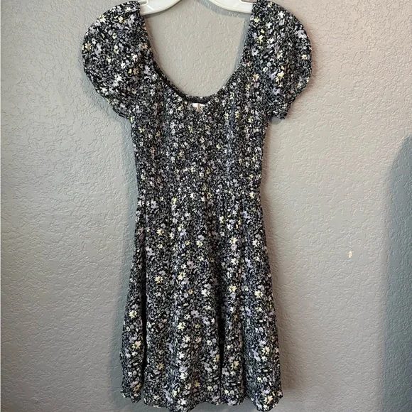 Hollister• Dress - Picture 2 of 3